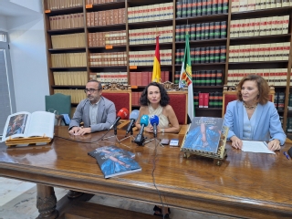 La presidenta del TSJ de Extremadura, María Félix Tena Aragón, durante la presentación del libro 
